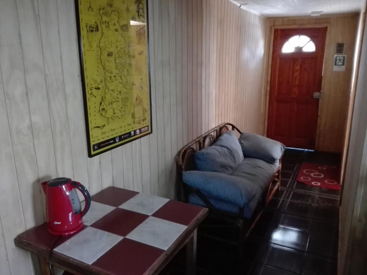Hospedaje Los Calafates Ancud Esterno foto